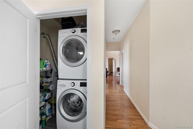 Spacious 2-Family Home on Double Lot - Central Air & Separate - photo 32
