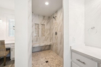 Extensive 'down to the studs' renovation in 2022 delivers a - photo 34
