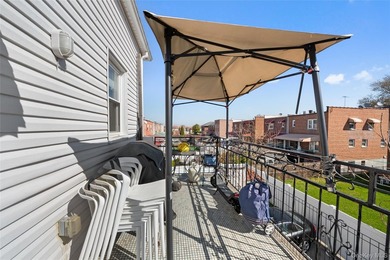 Spacious 2-Family Home on Double Lot - Central Air & Separate - photo 35