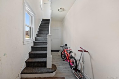 Spacious 2-Family Home on Double Lot - Central Air & Separate - photo 37