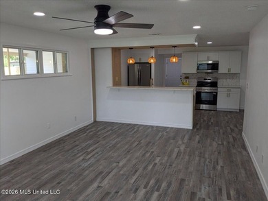 Must see! Absolutely everything in this stunning 4-bedroom - photo 8