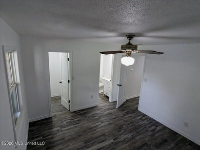 Must see! Absolutely everything in this stunning 4-bedroom - photo 10
