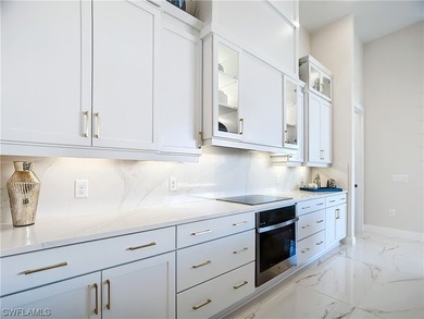 This luxury model home provides over 2,600 SQFT of living space - photo 44