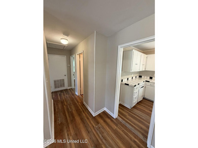 Welcome to this super charming 2 bedroom, 1 bath cottage - photo 7
