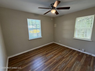 Welcome to this super charming 2 bedroom, 1 bath cottage - photo 8