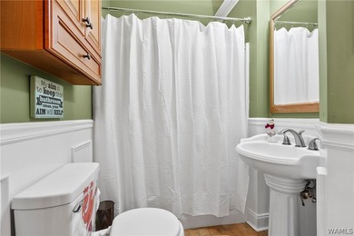 Welcome to this stunning 4-bedroom, 3-bathroom home designed for - photo 14