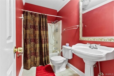 Welcome to this stunning 4-bedroom, 3-bathroom home designed for - photo 35