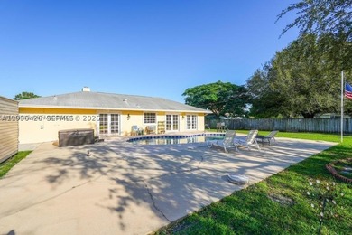 Your peaceful Port St. Lucie retreat. This 3-bedroom, 2-bath - photo 9