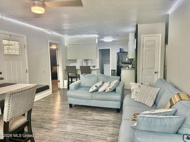 This beautiful House in Biloxi was renovated 4 years ago and - photo 10
