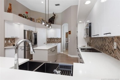 Elegant Monarch Country Club estate on a premier lot with water - photo 21