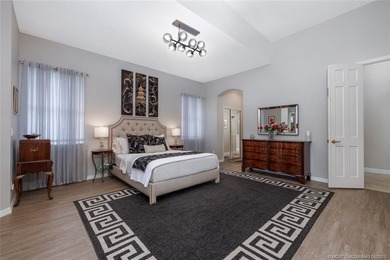 Elegant Monarch Country Club estate on a premier lot with water - photo 32