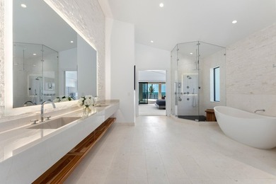 A private sanctuary of coastal sophistication, The Oasis offers - photo 38