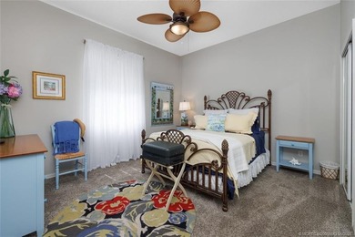 Elegant Monarch Country Club estate on a premier lot with water - photo 41