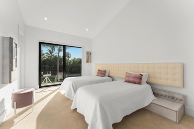 A private sanctuary of coastal sophistication, The Oasis offers - photo 46