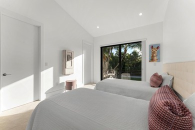 A private sanctuary of coastal sophistication, The Oasis offers - photo 48