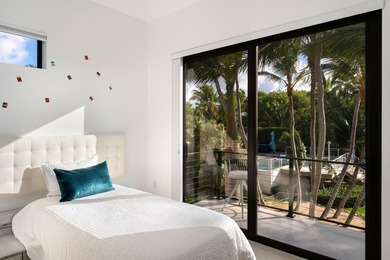 A private sanctuary of coastal sophistication, The Oasis offers - photo 54
