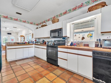 Discover this charming 4 bedroom/ 3.5 bath Florida beach-style - photo 6