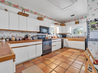 Discover this charming 4 bedroom/ 3.5 bath Florida beach-style - photo 8