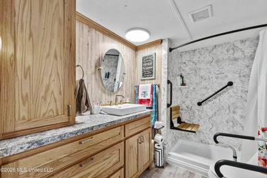 Charming 2-bedroom, 1-bath cottage in the highly sought-after - photo 8