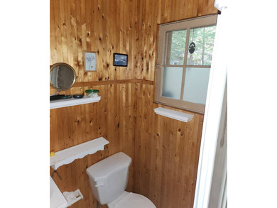 This cozy 2 bedroom seasonal cottage offers a perfect getaway - photo 8
