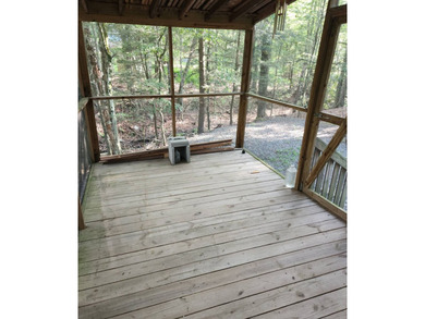 This cozy 2 bedroom seasonal cottage offers a perfect getaway - photo 9