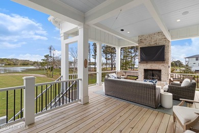 This expansive six-bedroom, six-bathroom estate in The Peninsula - photo 22