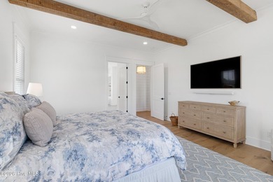 This expansive six-bedroom, six-bathroom estate in The Peninsula - photo 25