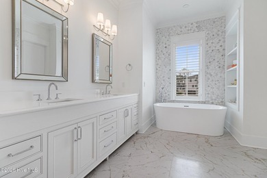 This expansive six-bedroom, six-bathroom estate in The Peninsula - photo 26