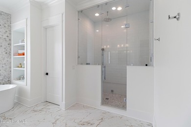 This expansive six-bedroom, six-bathroom estate in The Peninsula - photo 27