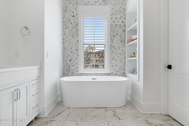 This expansive six-bedroom, six-bathroom estate in The Peninsula - photo 28