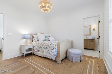 This expansive six-bedroom, six-bathroom estate in The Peninsula - photo 30