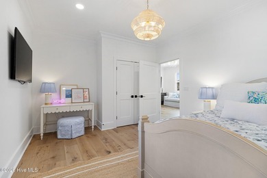 This expansive six-bedroom, six-bathroom estate in The Peninsula - photo 31