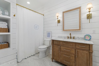 This expansive six-bedroom, six-bathroom estate in The Peninsula - photo 32