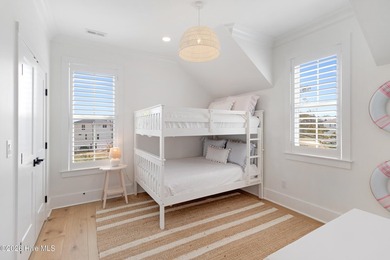 This expansive six-bedroom, six-bathroom estate in The Peninsula - photo 36