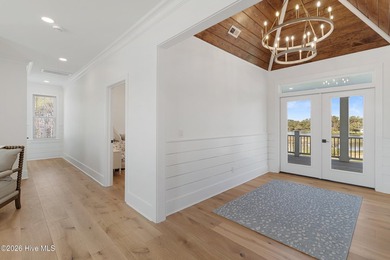 This expansive six-bedroom, six-bathroom estate in The Peninsula - photo 41