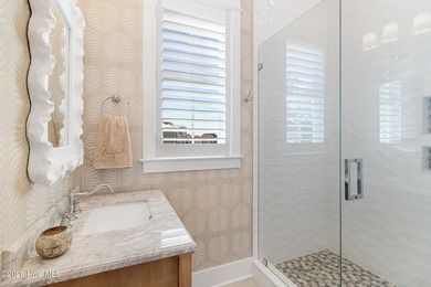 This expansive six-bedroom, six-bathroom estate in The Peninsula - photo 47