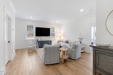 This expansive six-bedroom, six-bathroom estate in The Peninsula - photo 48