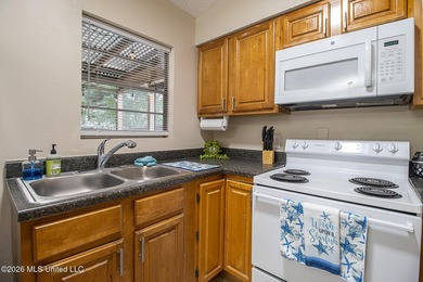 COTTAGE-STYLE, FULLY FURNISHED, MOVE-IN-READY! 3 bedroom, 1 bath - photo 9