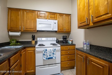 COTTAGE-STYLE, FULLY FURNISHED, MOVE-IN-READY! 3 bedroom, 1 bath - photo 10