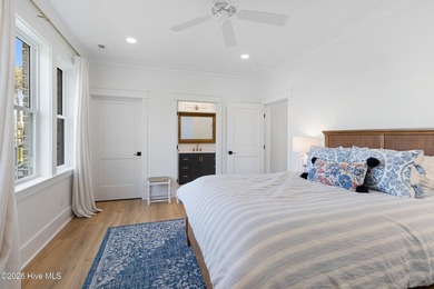 This expansive six-bedroom, six-bathroom estate in The Peninsula - photo 51