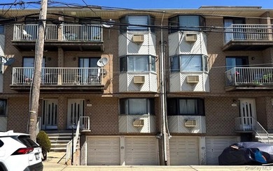 This Condo Style Home Features 2 Bedrooms, 2 Full Baths and - photo 1