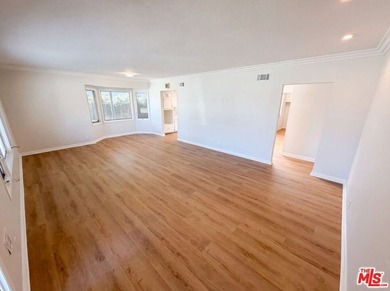 Don't miss 4421 Stanbridge Ave, showcasing fresh interior and - photo 3