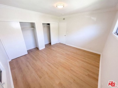 Don't miss 4421 Stanbridge Ave, showcasing fresh interior and - photo 4