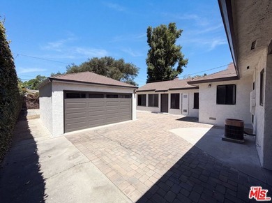 Don't miss 4421 Stanbridge Ave, showcasing fresh interior and - photo 5