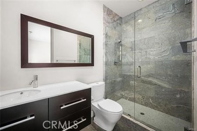 Welcome to a beautifully remodeled and fully furnished - photo 38