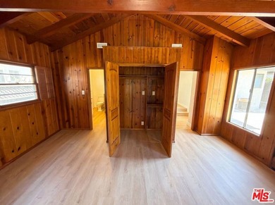 Don't miss 4421 Stanbridge Ave, showcasing fresh interior and - photo 9