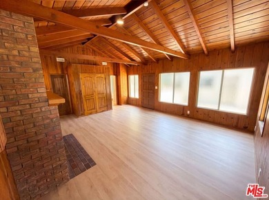 Don't miss 4421 Stanbridge Ave, showcasing fresh interior and - photo 10