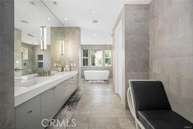 Welcome to a beautifully remodeled and fully furnished - photo 43