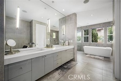 Welcome to a beautifully remodeled and fully furnished - photo 44