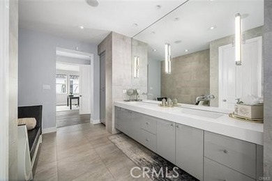 Welcome to a beautifully remodeled and fully furnished - photo 45
